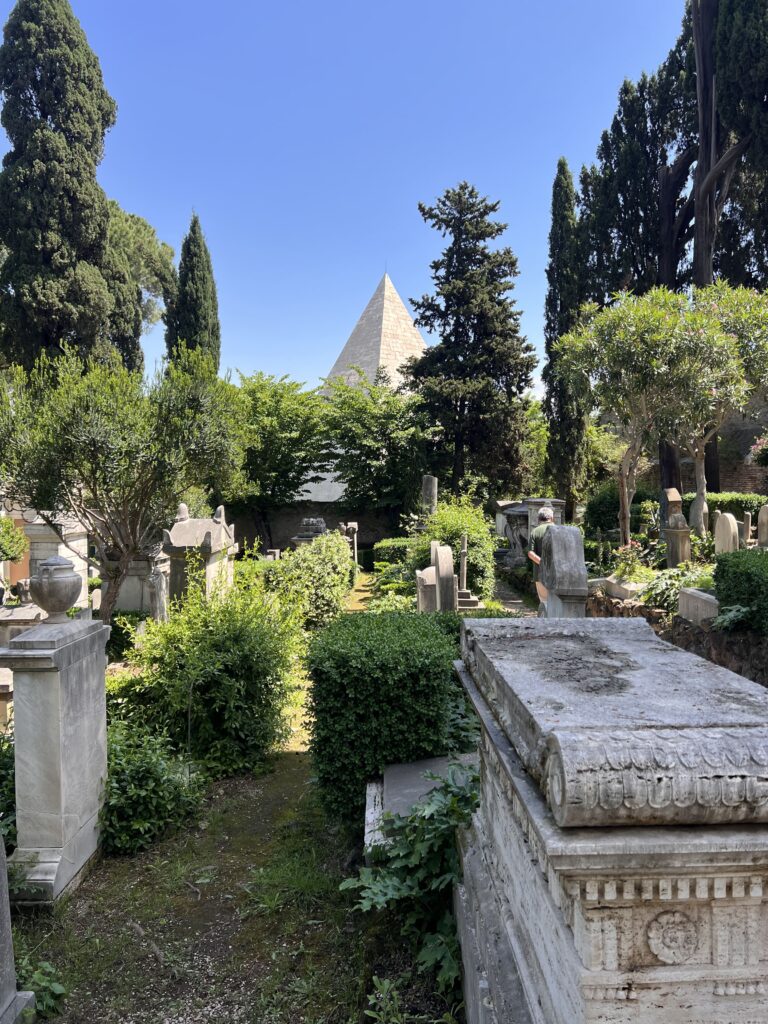 luoghi pi&ugrave; spaventosi di Roma: cimitero acattolico