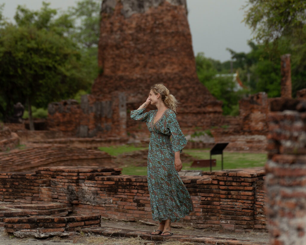 cose da non fare in Thailandia: indossare abiti inappropriati