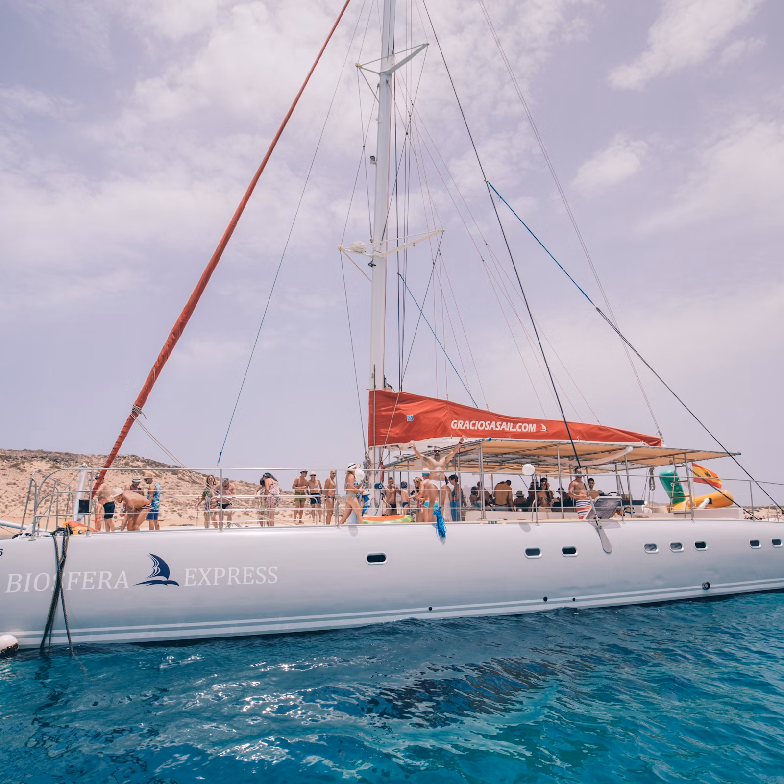 cose da fare a Lanzarote: tour in catamarano alla isla graciosa