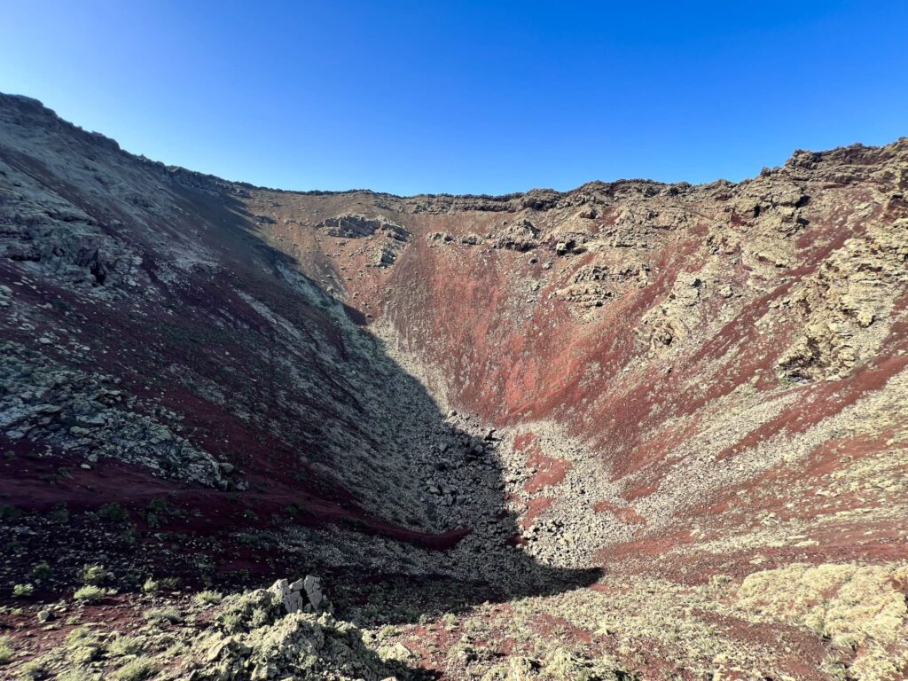 trekking a lanzarote: volcan de la corona