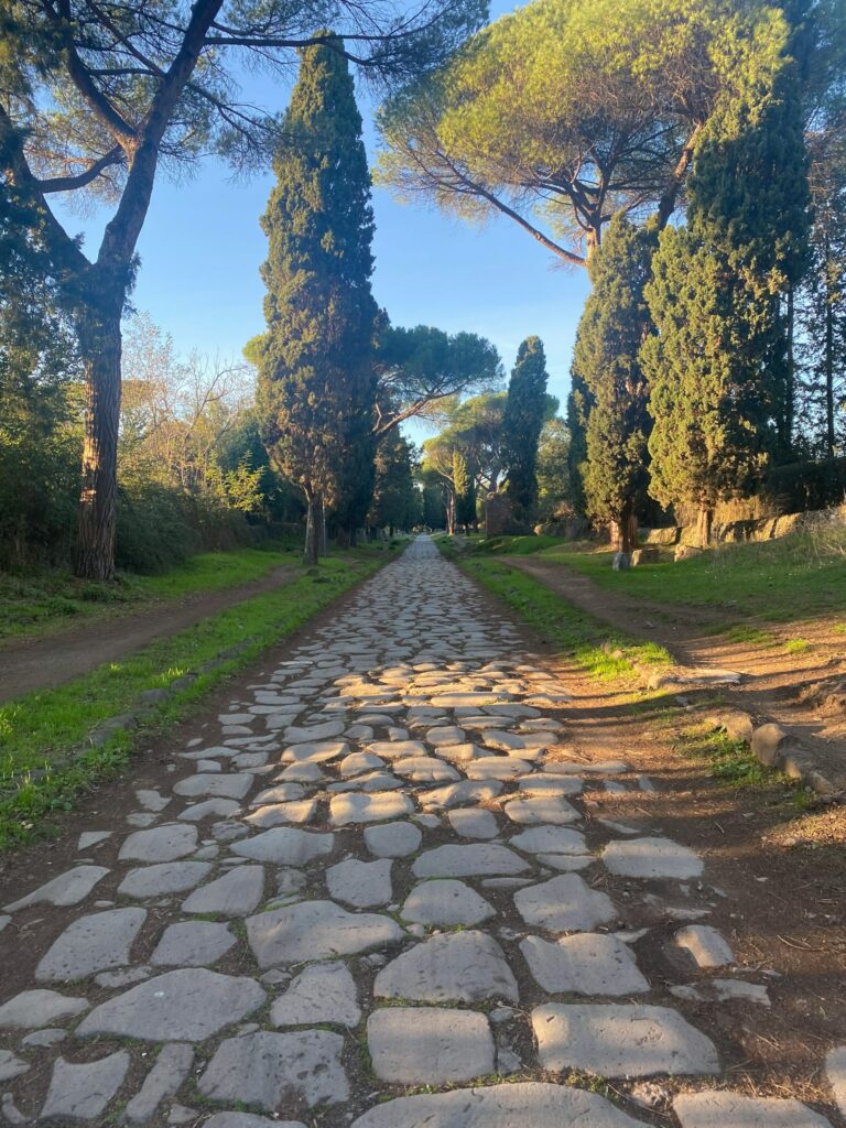cosa fare a roma di divertente: pedalare sull'Appia Antica