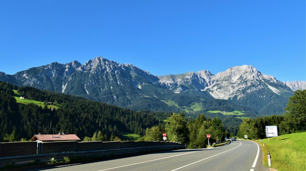 cosa serve per entrare in austria con la macchina